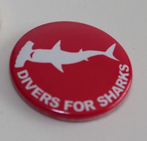 Imã de geladeira redondo Divers for Sharks