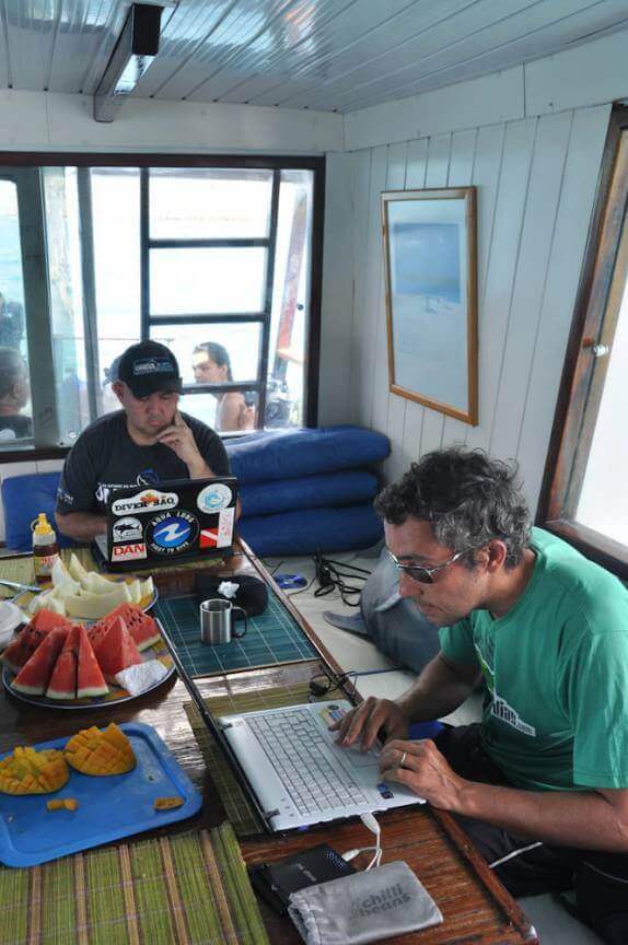 Foto: Blog dos 1000 dias - Trabalhando navegando para Abrolhos