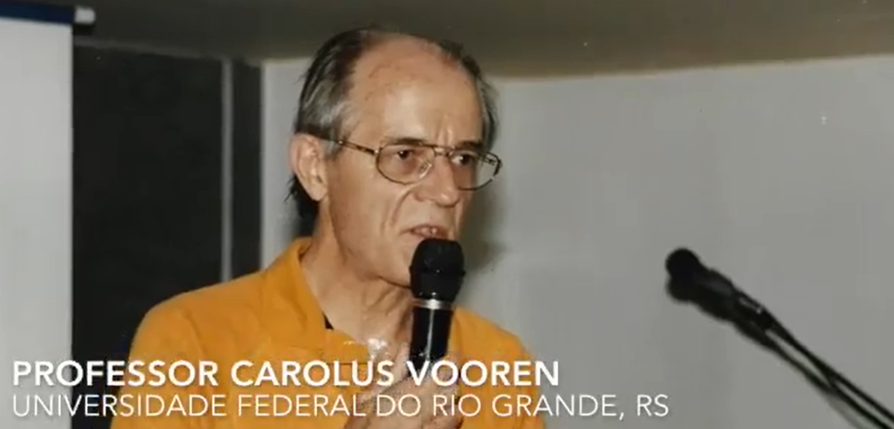 ROF. CAROLUS MARIA VOOREN