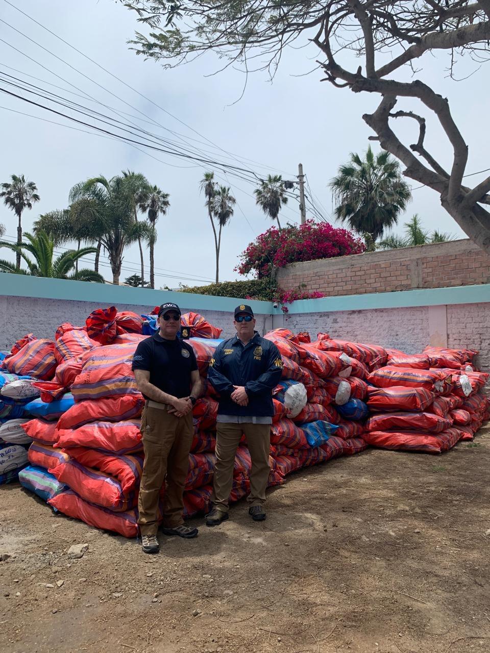 Tráfico no Peru - https://www.cbsnews.com/news/peru-shark-fins-seized-major-wildlife-trafficking-bust