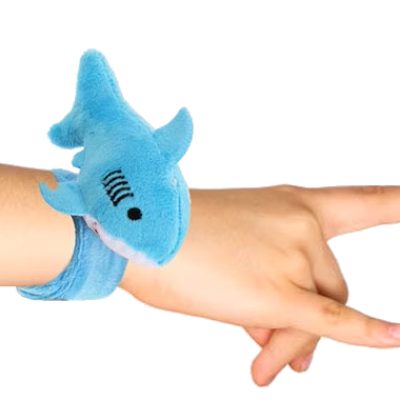 Pulseira estilo tapa/encaixe de mini tubarão de pelúcia