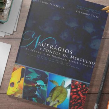 imagem-destacada-en-pt-es-divers-for-sharks-recebe-doacao-de-livros-sobre-o-fundo-do-mar